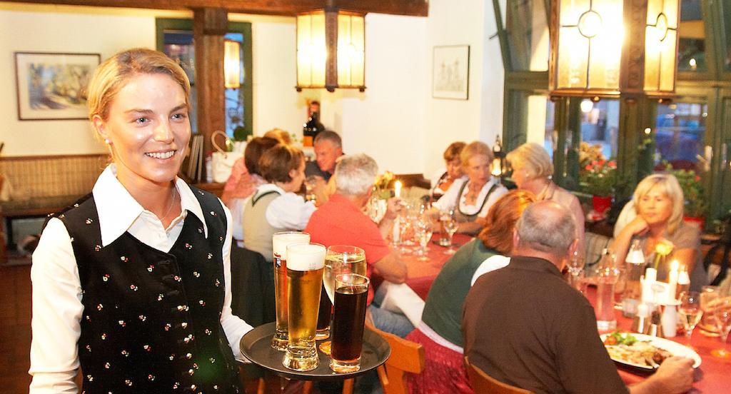 Hotel Gasthof Tirolerwirt Bischofshofen Bagian luar foto